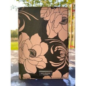 NWT kate spade ♠️ passport cover
